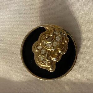 A VINTAGE SIGNED SARAH COVENTRY ENAMEL & DIAMANTE BROOCH